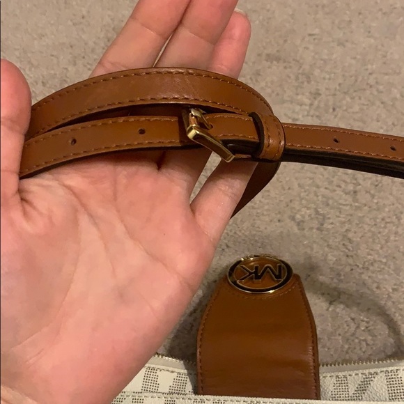 Michael kors cross body - Picture 4 of 5